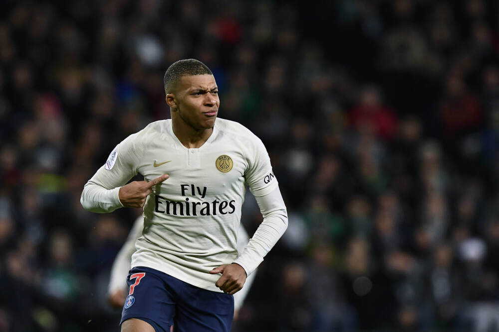 《黑神话：悟空》制作人冯骥：建议大家在AI时代多锻炼身体丨直击乌镇